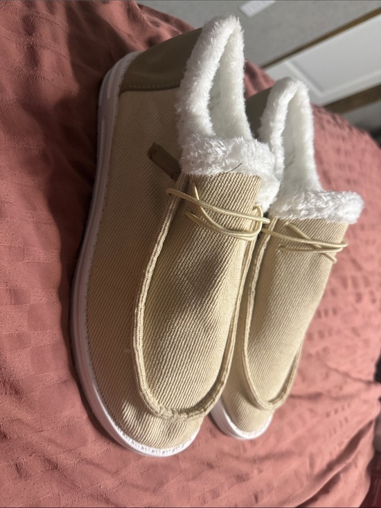 Shoes - Cozy Faux Fur-Lined Slip-On Slippers in Beige, Cream and White